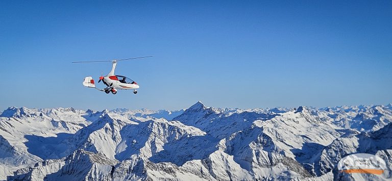 Švýcarské a rakouské Alpy s Dolomity pohledem z vírníku